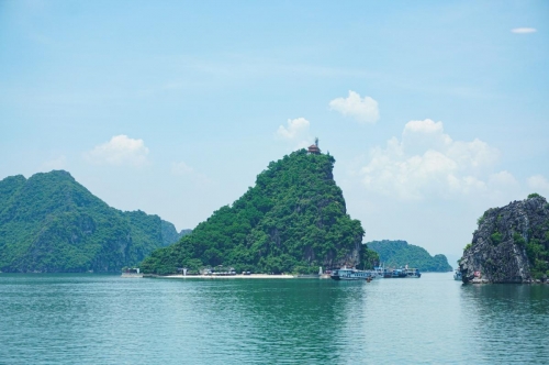 LAN HA BAY 2 DAYS 1 NIGHT CRUISE